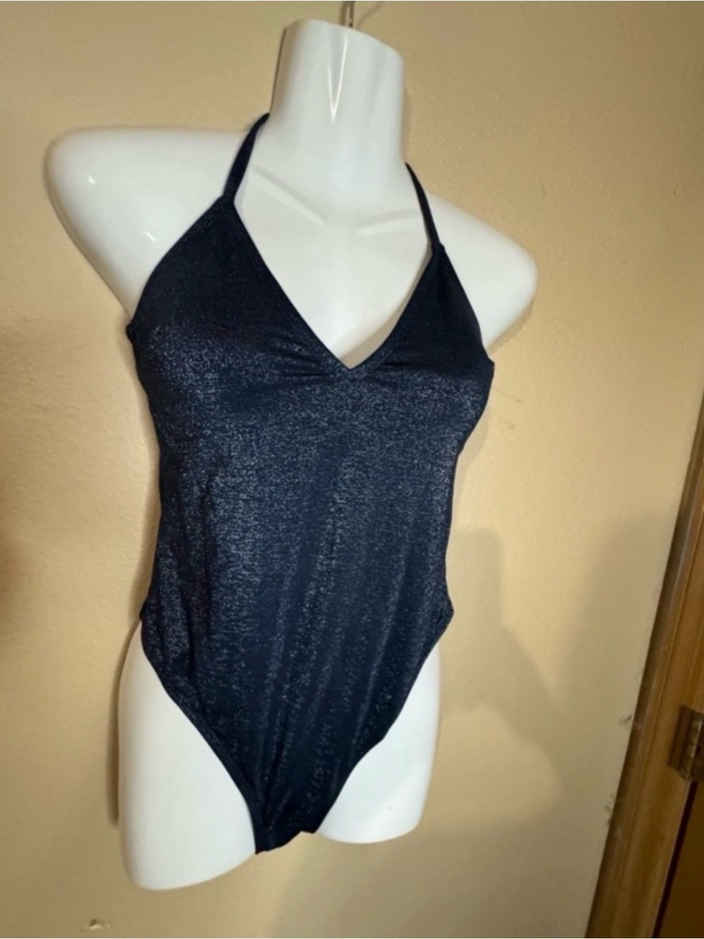 CUPSHE S Black Shimmery Halter V-Neck Bodysuit